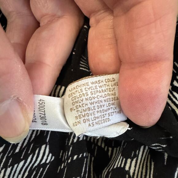 Chico’s Size 1 US 8/10 3/4 Sleeve Sheath Knee Length Black White Gray Stretch - Picture 7 of 12